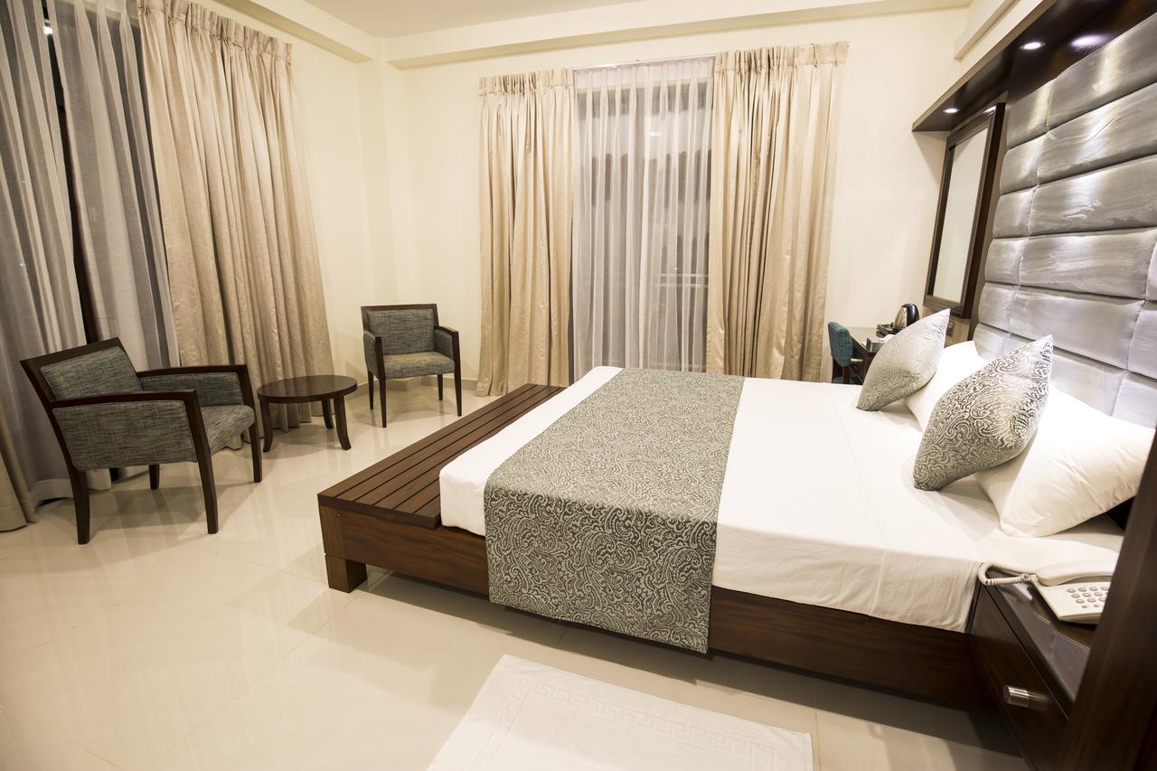 Grand 7 Hotel -Kesbewa Piliyandala Dış mekan fotoğraf